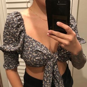 Cute front tie medium top bnwt!